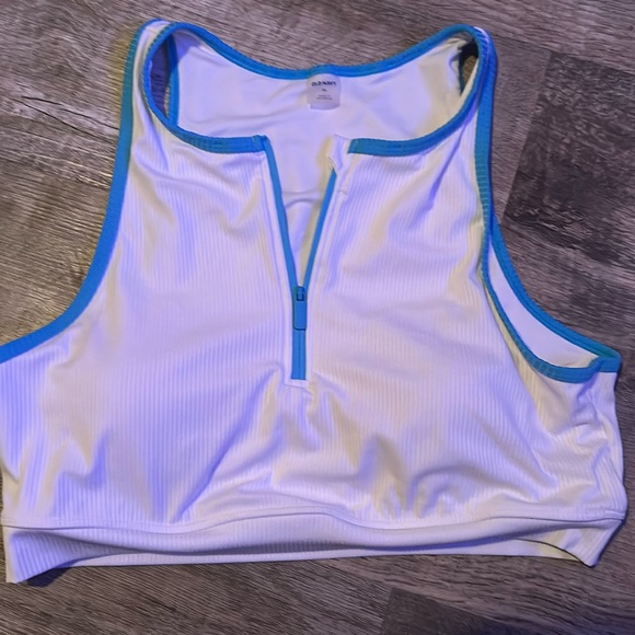 Old navy swim top - Picture 1 of 2